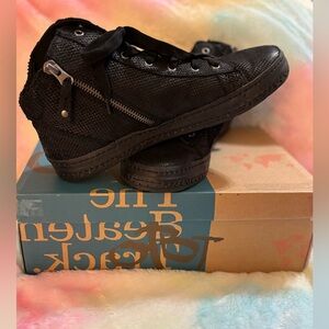 OTBT Women’s Black High-Top Sneakers